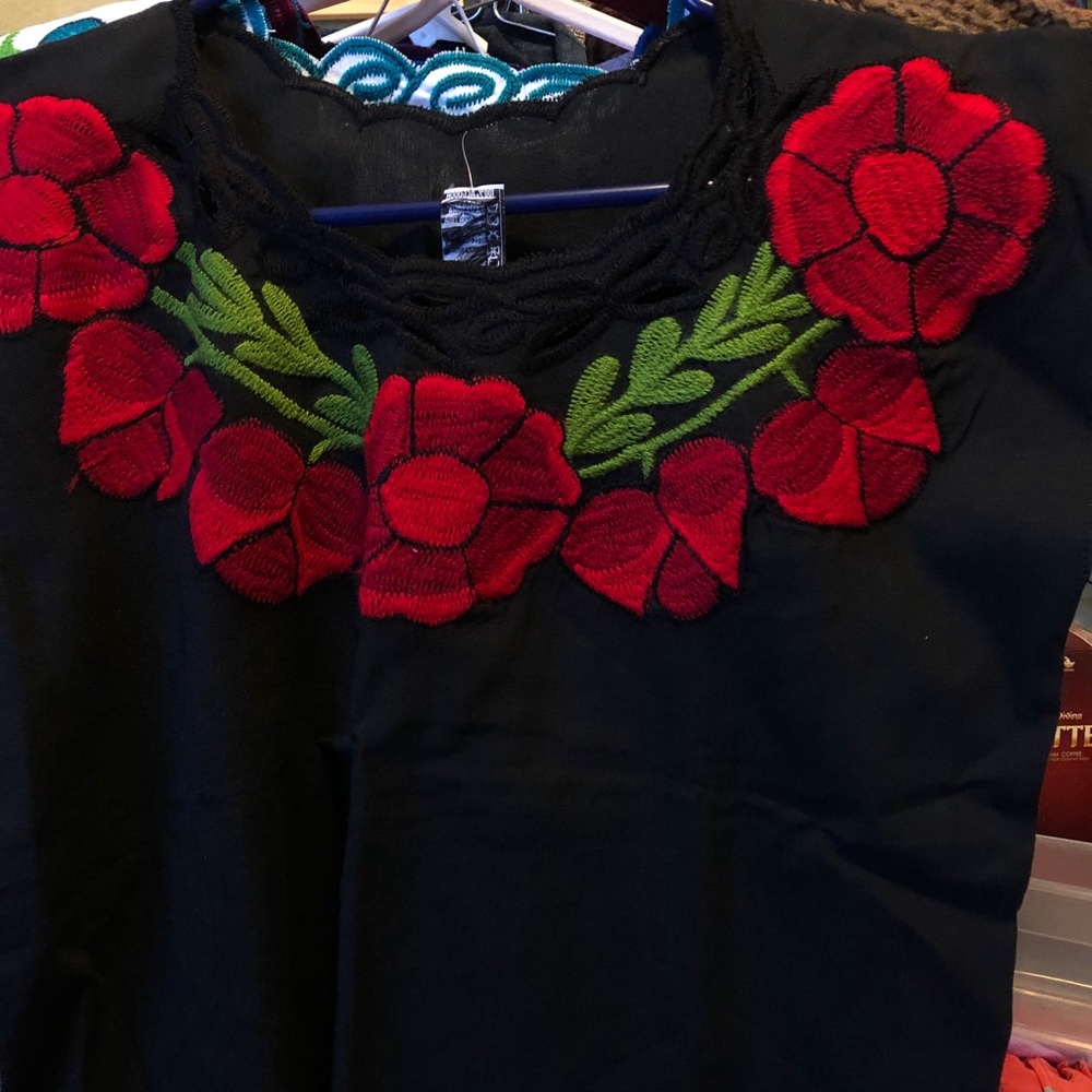 Embroided blouses - Picture 4 of 5